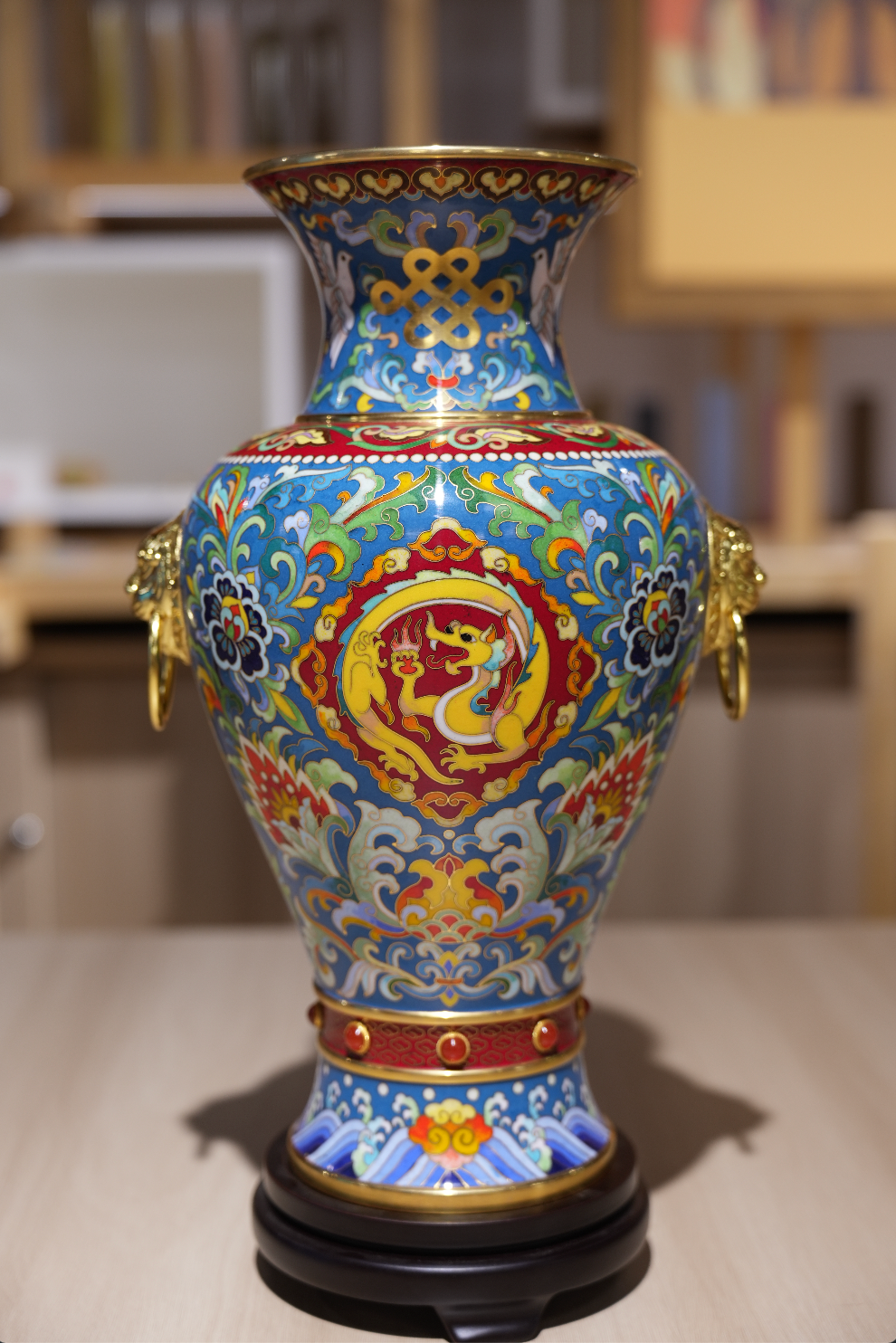 Cloisonné (copper-bodied cloisonné enamel): Royal elegance in blue glaze