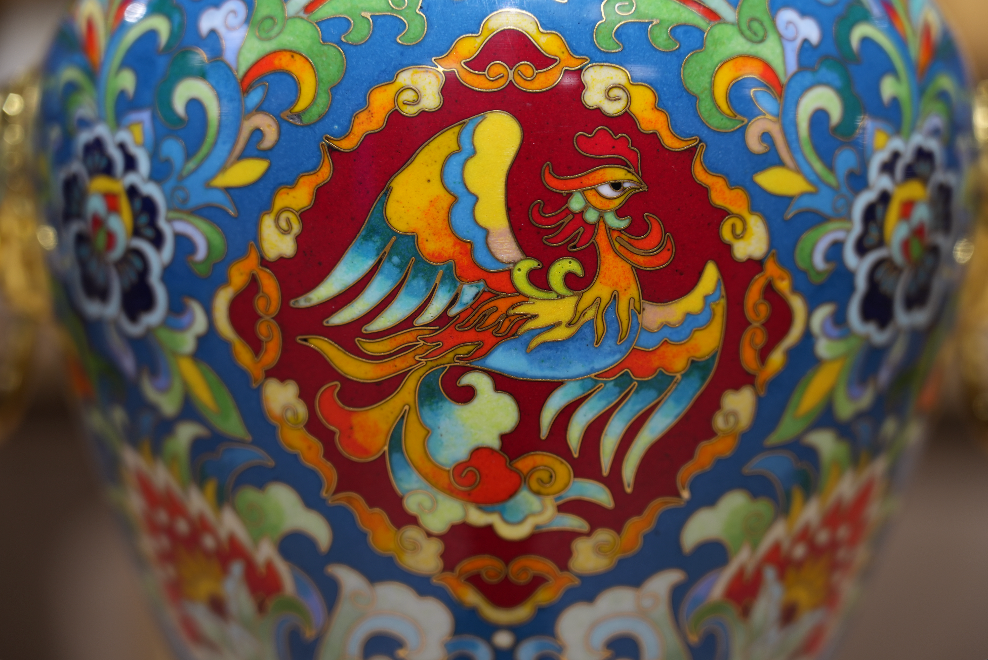 Cloisonné (copper-bodied cloisonné enamel): Royal elegance in blue glaze
