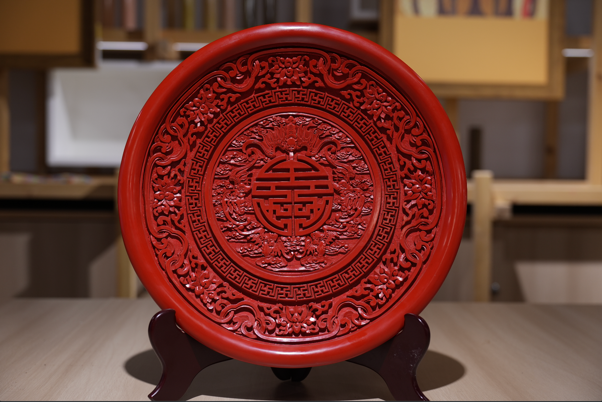 Carved lacquer (Tihong): the ancient simplicity and elegance in lacquer color