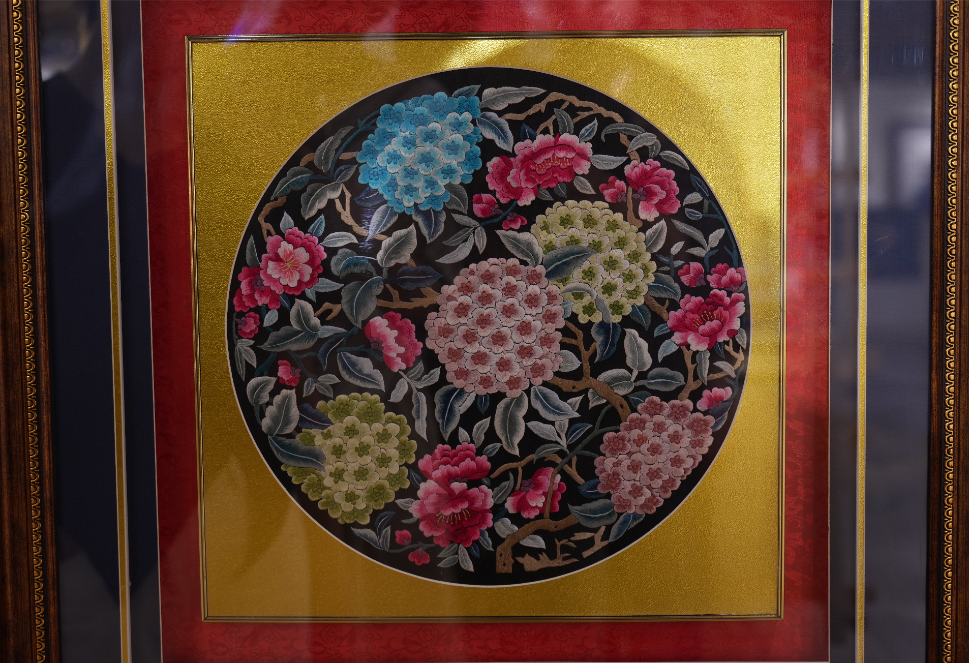 Perfect and Complete Domestic bliss-Beijing Embroidery (Palace Embroidery): Royal Elegance in Needlework