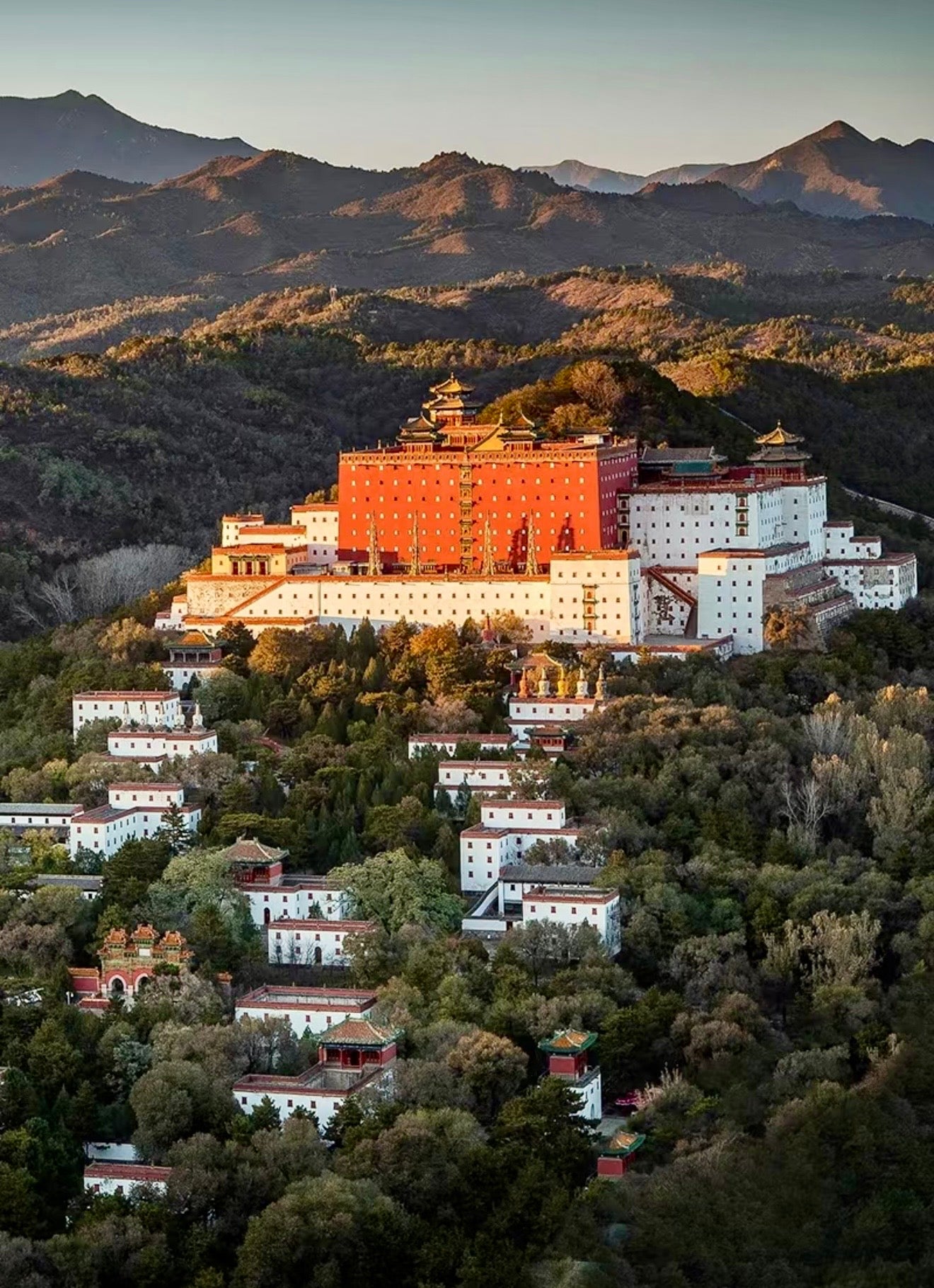 3 Days 2 Nights – Mutianyu Great Wall & Chengde: Imperial Strategies of Defense and Unity