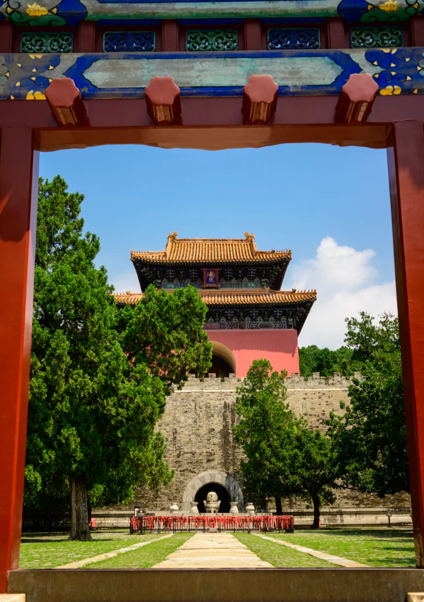 1 Day – Ming Imperial Tombs & Mutianyu Great Wall: Imperial Mausoleums and Military Strategy