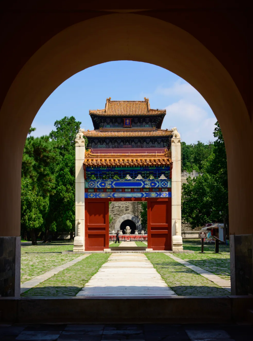 1 Day – Ming Imperial Tombs & Mutianyu Great Wall: Imperial Mausoleums and Military Strategy