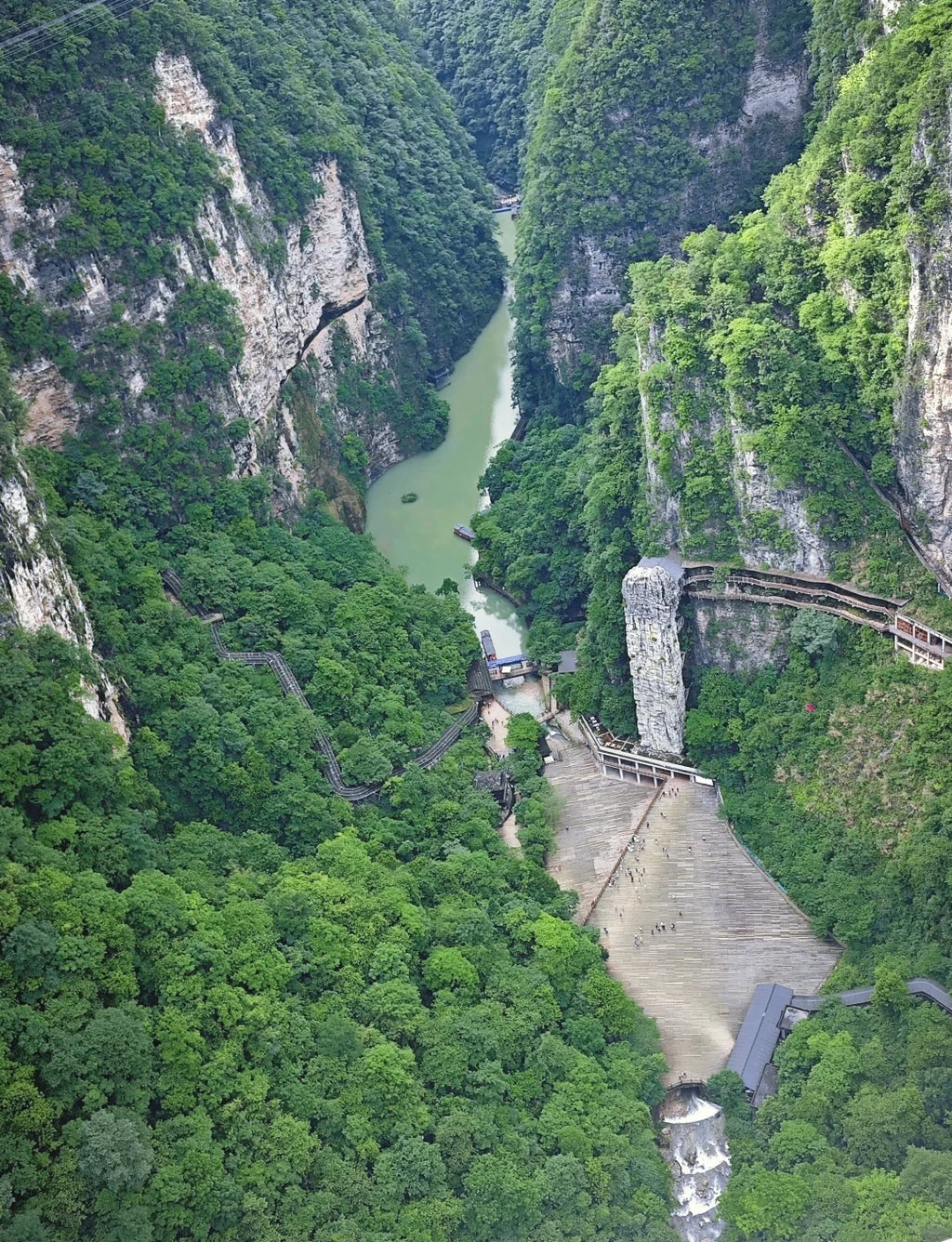 5 Days 4 Nights Zhangjiajie Peaks, Glass Bridges & Tujia Culture